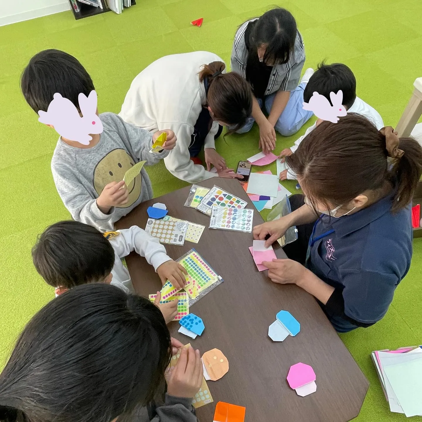 『おりがみ教室』 今日のウィズユー富田林向陽台では、みんなで...