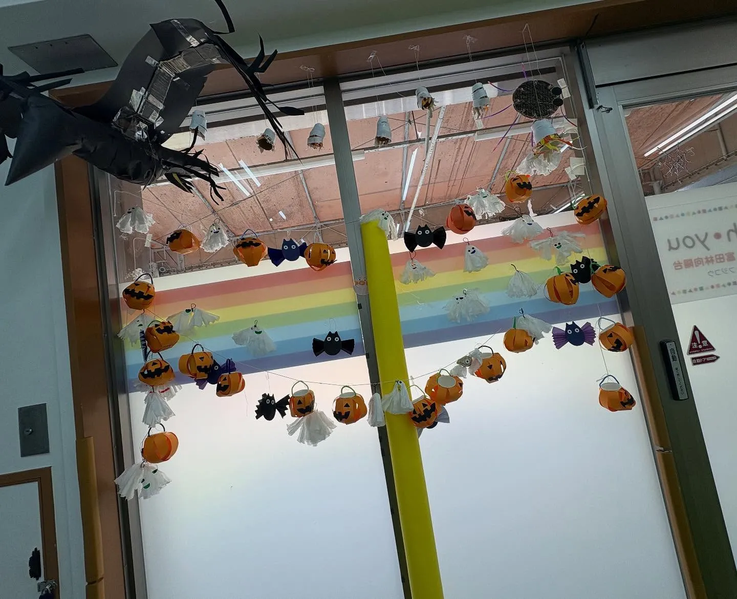 10月の壁面制作はハロウィン仕様🎃👻